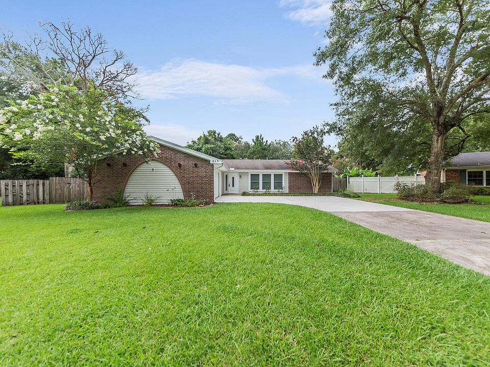 1st image of 215 Celeste Dr