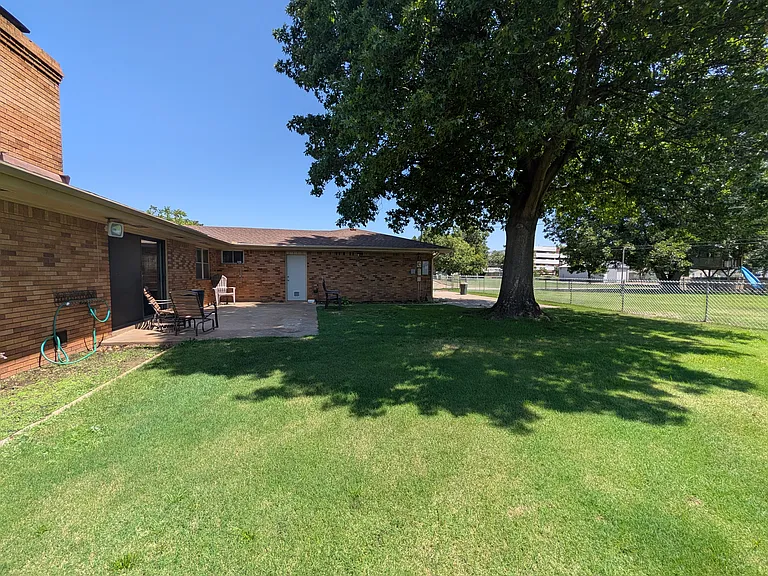 3810 N Rockwell Ave — Photo 15