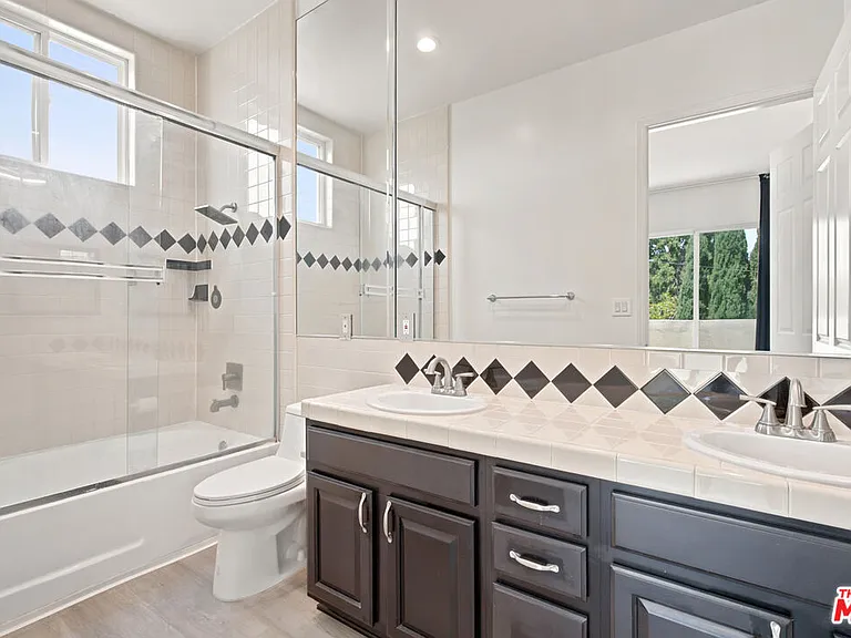 4940 Laurel Canyon Blvd #102 — Photo 9
