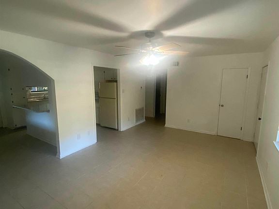 2nd image of 15 Jennifer St