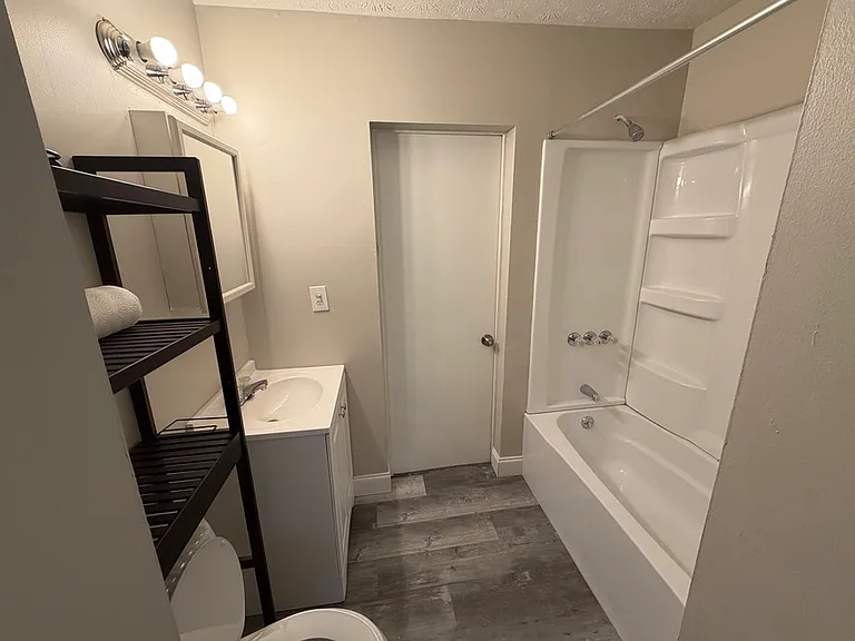 4204 Newton Dr NE — Photo 14