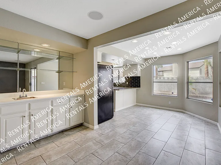 319 Simon Bolivar Dr — Photo 12