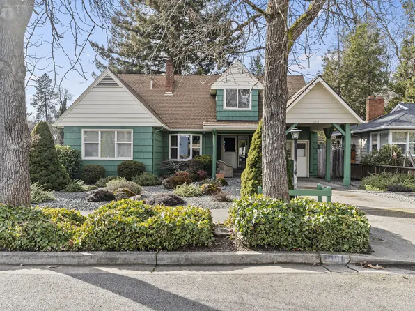 1004 NW Hawthorne Ave, Grants Pass, OR 97526
