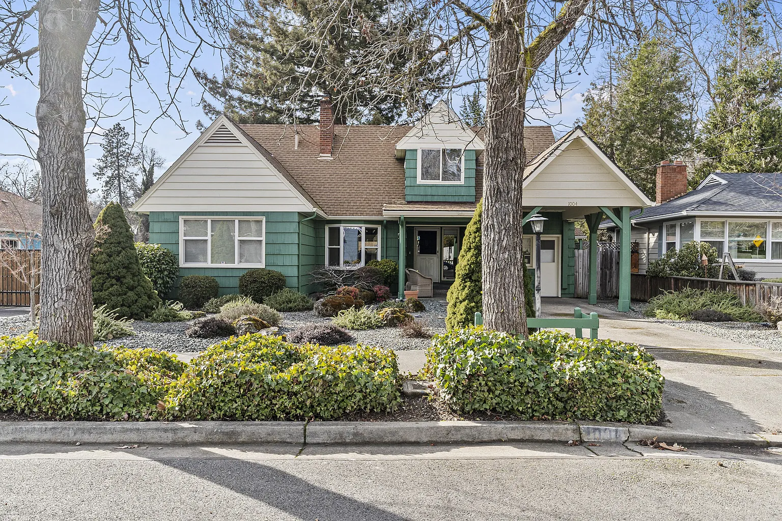 1004 NW Hawthorne Ave photo 1