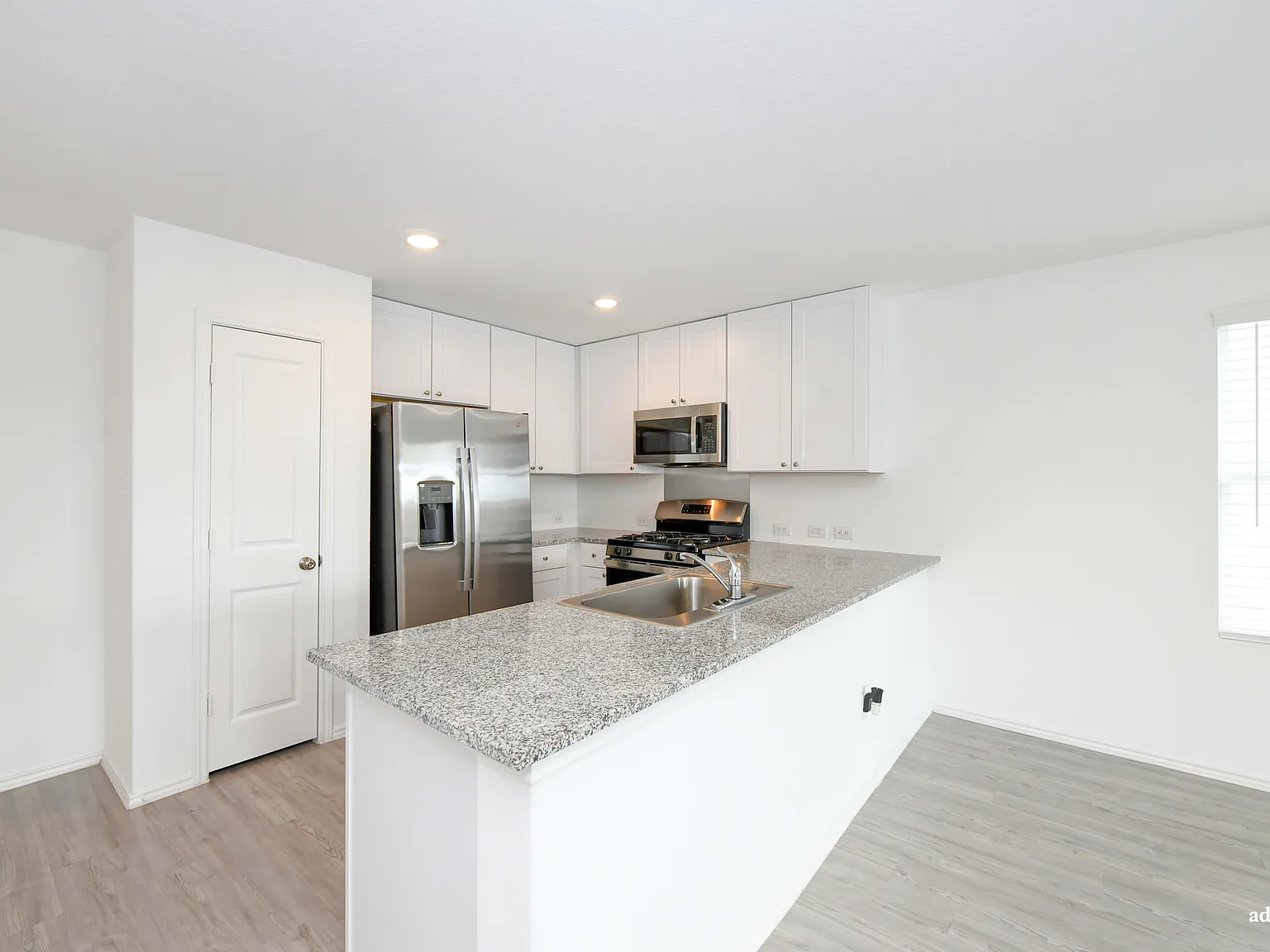 3 bed, 2.0 bath, 1474 sqft, $1,875 — Photo 4