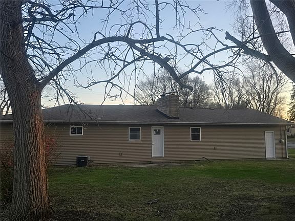 4th image of 1505 W Ash Ave
