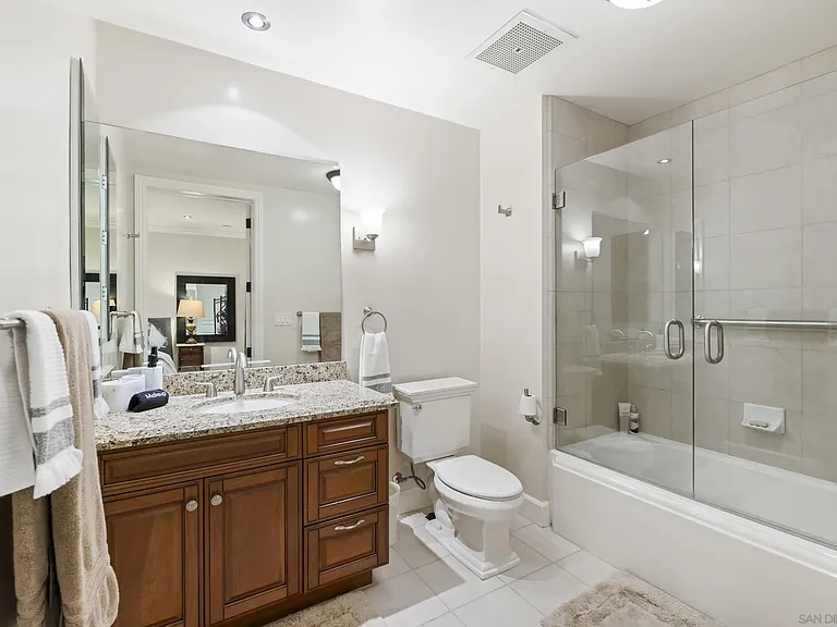 1010 Genter St #302 — Photo 22