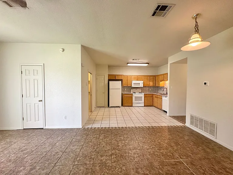 3705 Woodrow Dr — Photo 2