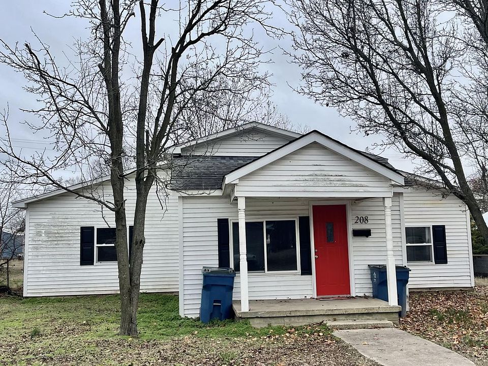 1st image of 208 W Pecan St