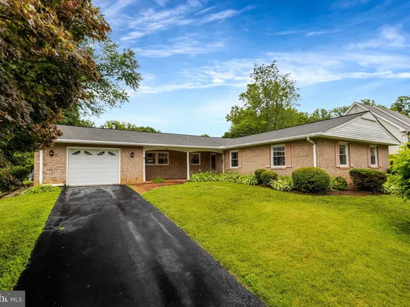 4315 Markwood Ln, Fairfax, VA 22033
