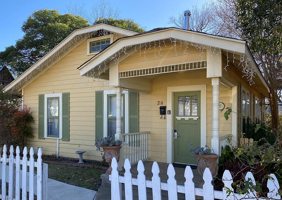 1st image of 211 W Travis St