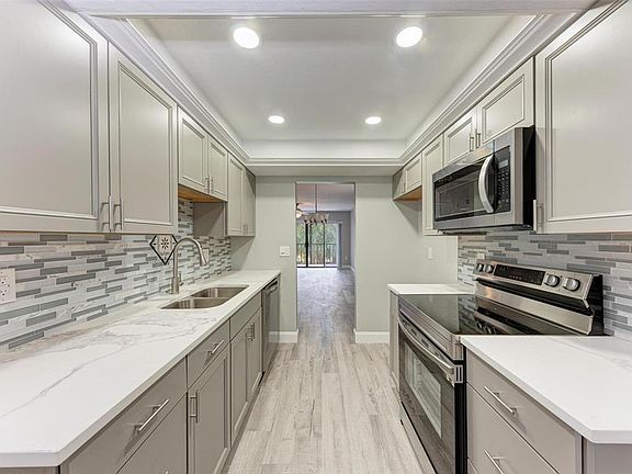 4th image of 515 30th Ave W APT H201