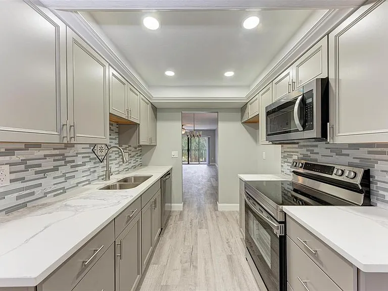 515 30th Ave W #H201 — Photo 4