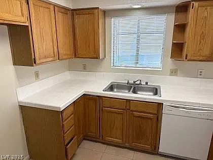 4801 Fiesta Lakes St — Photo 14