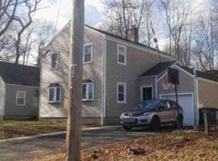 45 Alameda Pl, Bridgeport, CT 06610