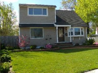 3712 Lark St, Levittown, NY 11756