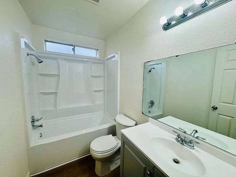 827 Mesa Ct — Photo 10