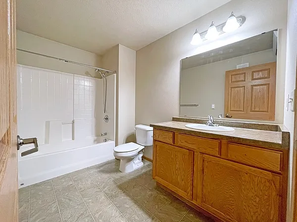 Meadow Ridge Apartments — Photo 17