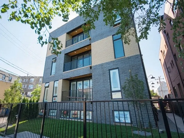 1045 W Cornelia — Photo 20