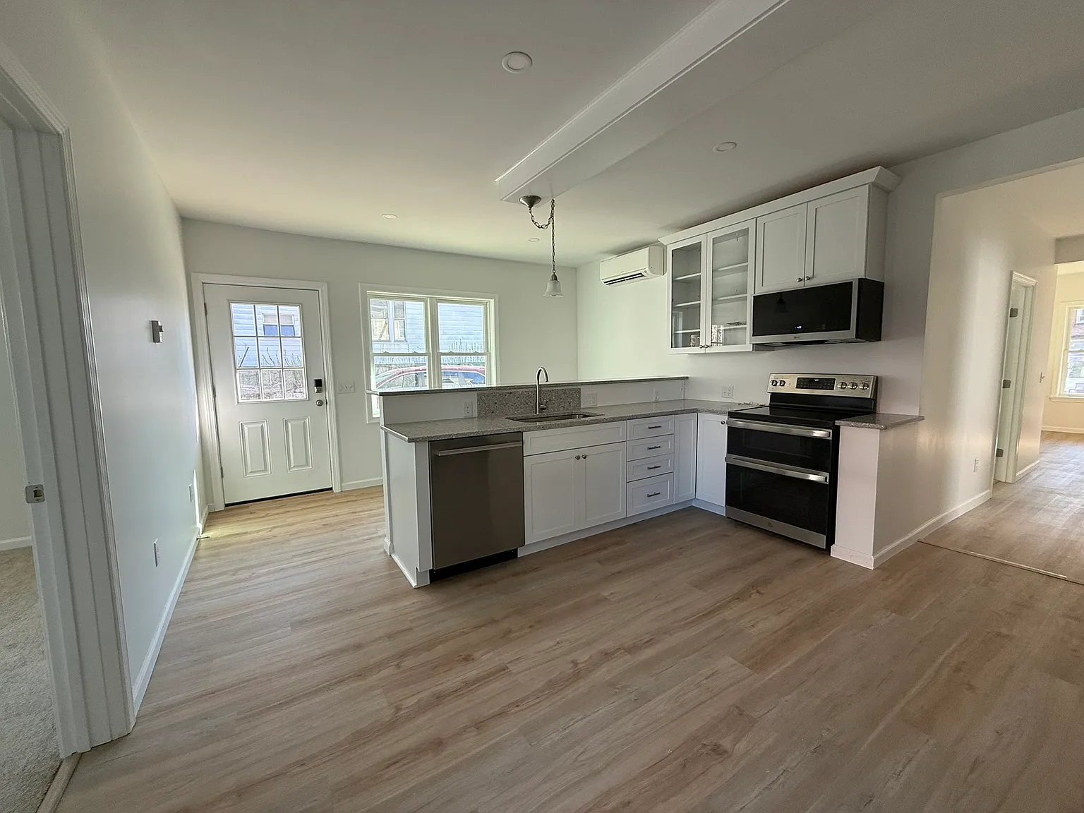 2 bed, 1100 sqft, $1,950 — Photo 3