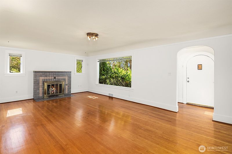 3rd image of 3838 38th Avenue S