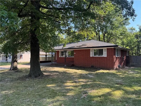 713 Maple Dr, Springdale, AR 72764