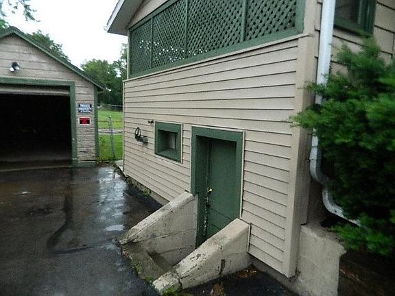 2nd image of 2117 Carolina St