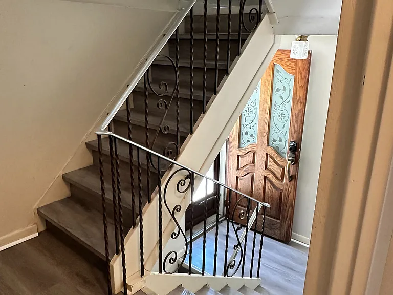 34 Rosewell Ave #1 — Photo 17