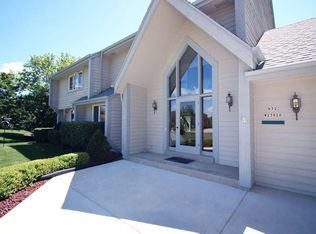 N32W23920 Rough Hill Ct, Pewaukee, WI 53072