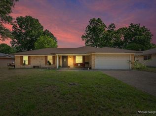 1004 Fairway Ln, Mexia, TX 76667