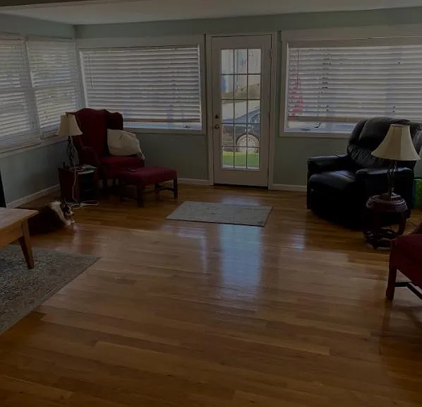 47 Lawrence Ave — Photo 2