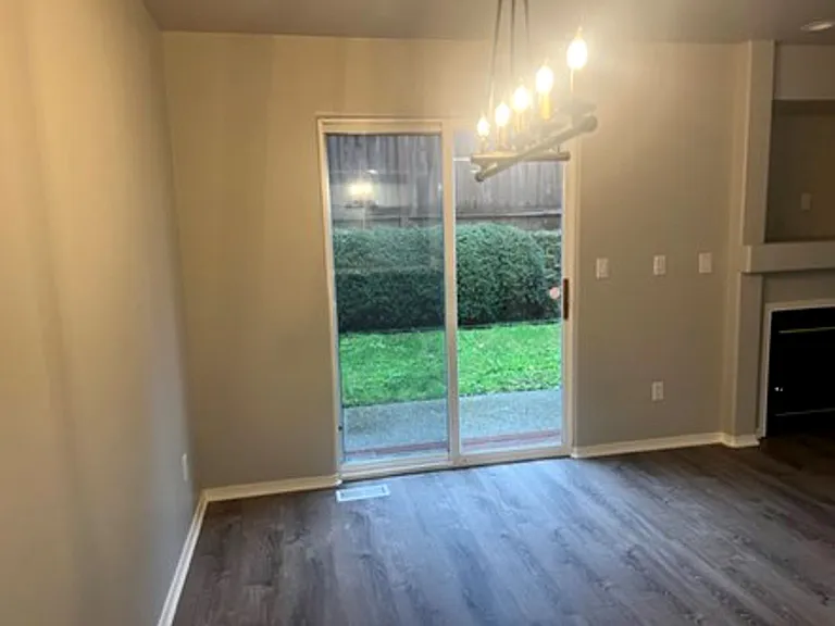 1008 Sunset Blvd NE #B — Photo 7