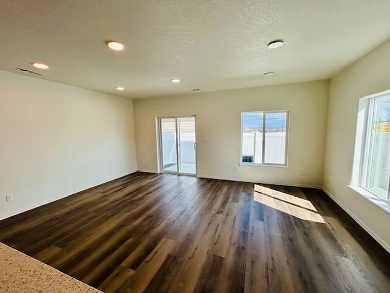 3687 S Roosevelt Pl — Photo 3
