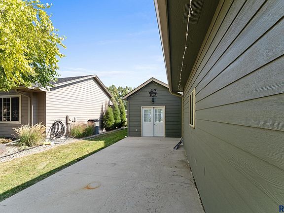 2nd image of 500 Cottonwood Dr