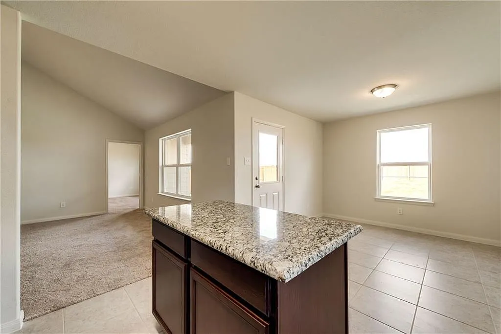 2713 Dustin Trl — Photo 4