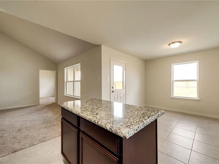 2713 Dustin Trl — Photo 4