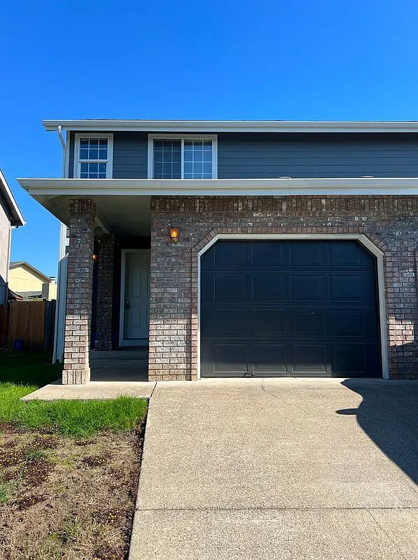 3 bed, 1.5 bath, 1200 sqft, $2,095 — Photo 2