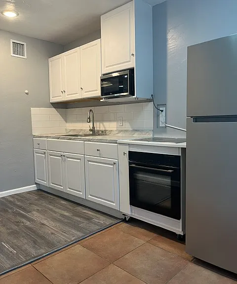 928 N Victoria Park Rd #1 — Photo 7