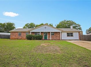 405 Rambling Ln, Euless, TX 76039