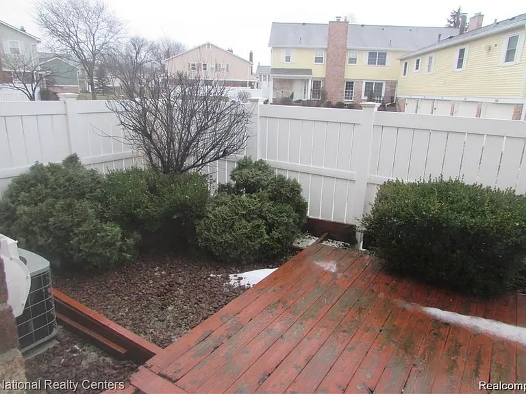 42106 Gladwin St — Photo 25
