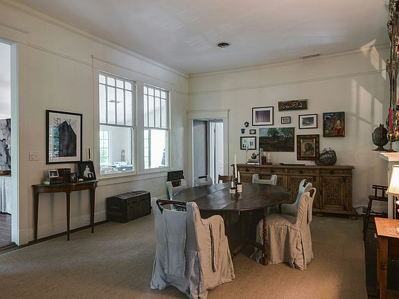 Light/window exposure on 4 sides.