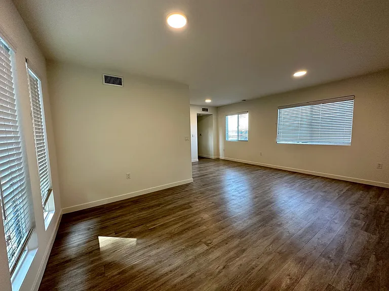 2716 S La Brea Ave #2 — Photo 11