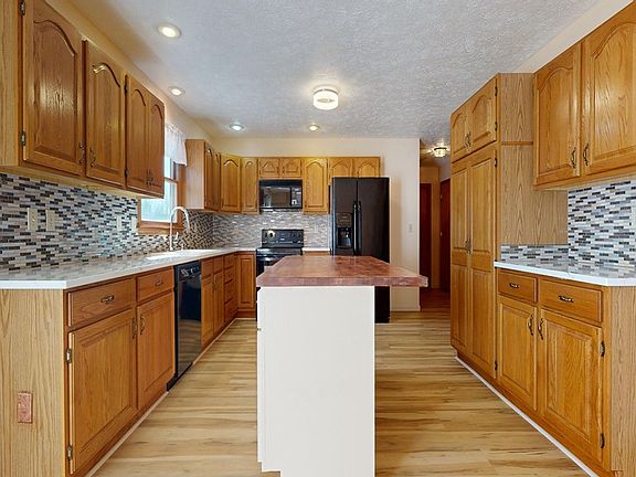 4th image of 205 Sloboda Ave