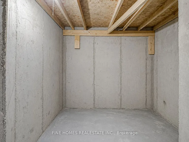 132 Purcell Cres #LOWER — Photo 12