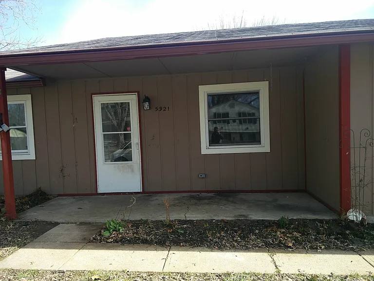 5921 Milhouse Ct — Photo 2