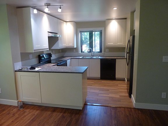 Full kitchen, stove, refrigerator, dishwasher, disposal, under-counter lighting.