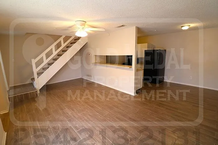 2 bed, 1.5 bath, 1021 sqft, $750 — Photo 3