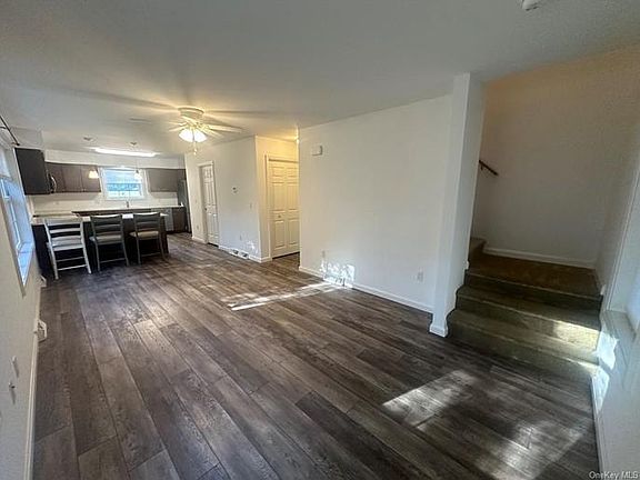 3rd image of 18 Brozdowski Ln