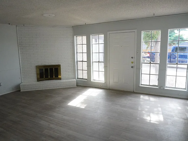 6625 Escondido Dr — Photo 3