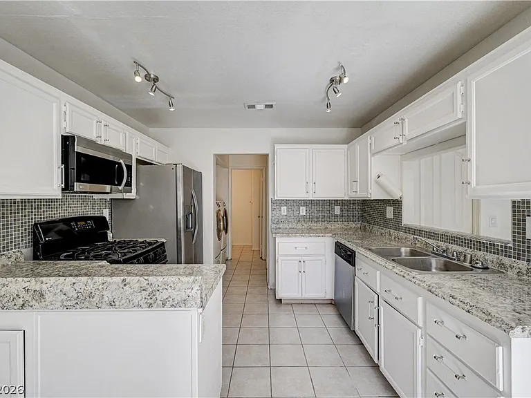 4040 Castle Cove Dr #4040 — Photo 17